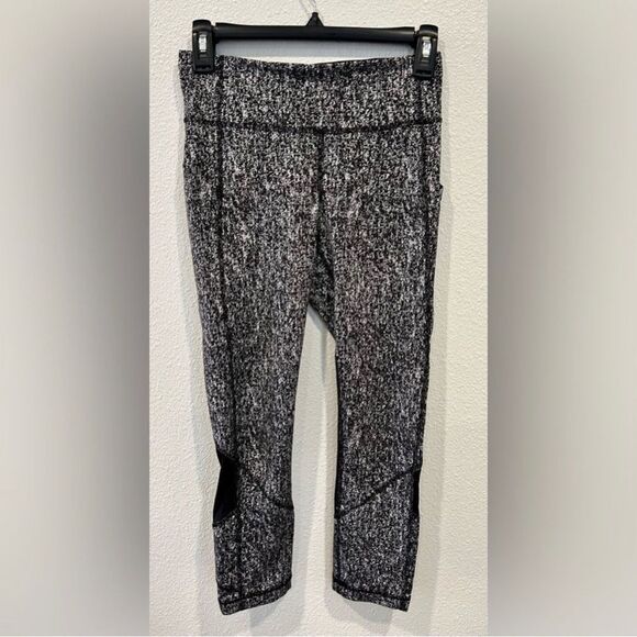 Lululemon Leggings with Mesh Detail Cropped Leggings - Picture 1 of 6